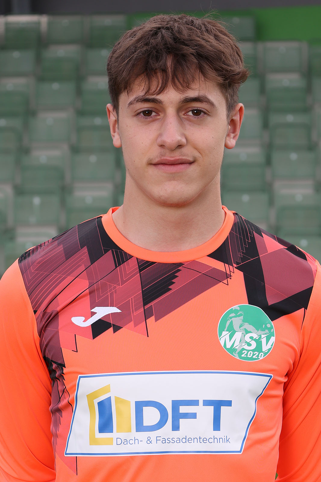 12-Rosu-Loris